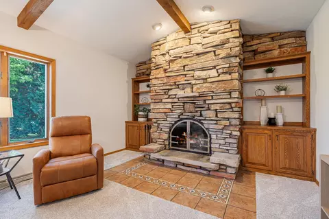 Living - 2543 W Sunnyview Cir, Appleton, WI 54914 photo 5 of 6