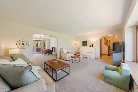 Living - 2543 W Sunnyview Cir, Appleton, WI 54914 photo 2 of 6