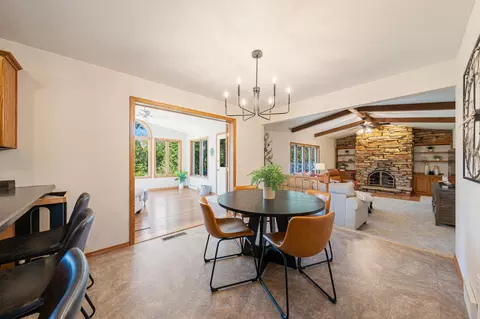 Dining - 2543 W Sunnyview Cir, Appleton, WI 54914 photo 2 of 3