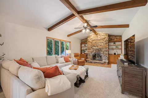 Living - 2543 W Sunnyview Cir, Appleton, WI 54914 photo 4 of 6