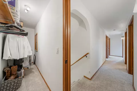 Entry Way - 2543 W Sunnyview Cir, Appleton, WI 54914 photo 2 of 2
