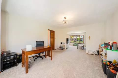 Living - 2543 W Sunnyview Cir, Appleton, WI 54914 photo 3 of 6
