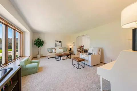 Living - 2543 W Sunnyview Cir, Appleton, WI 54914 photo 1 of 6