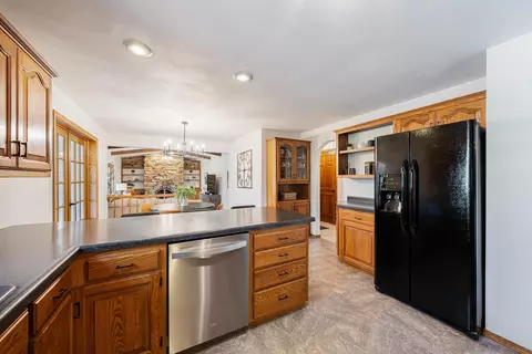 Kitchen - 2543 W Sunnyview Cir, Appleton, WI 54914 photo 3 of 6