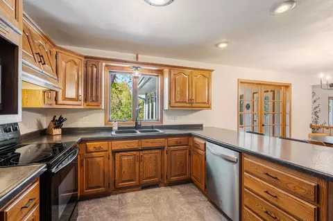 Kitchen - 2543 W Sunnyview Cir, Appleton, WI 54914 photo 4 of 6