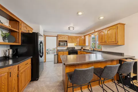 Kitchen - 2543 W Sunnyview Cir, Appleton, WI 54914 photo 1 of 6