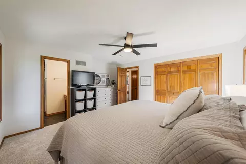 Bedroom - 2543 W Sunnyview Cir, Appleton, WI 54914 photo 3 of 7