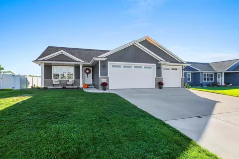 1013 Grassy Meadow Ln, Menasha, WI 54952
