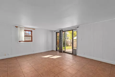 Living - 911 N Kin St, Appleton, WI 54911 photo 7 of 7