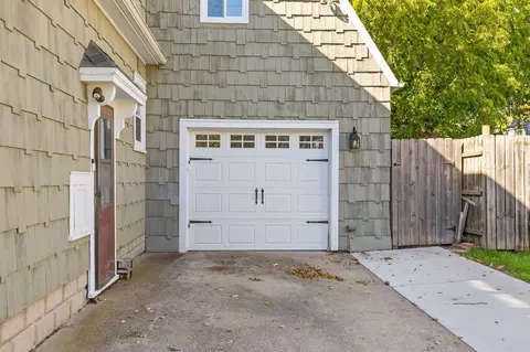 Exterior - 911 N Kin St, Appleton, WI 54911 photo 5 of 13
