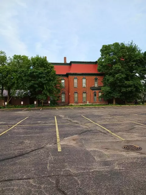 Exterior - 1416 Main St, Stevens Point, WI 54481 photo 11 of 14