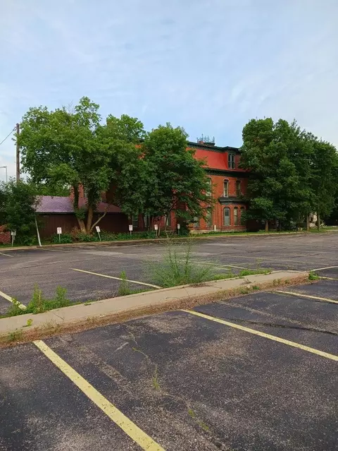 Exterior - 1416 Main St, Stevens Point, WI 54481 photo 12 of 14
