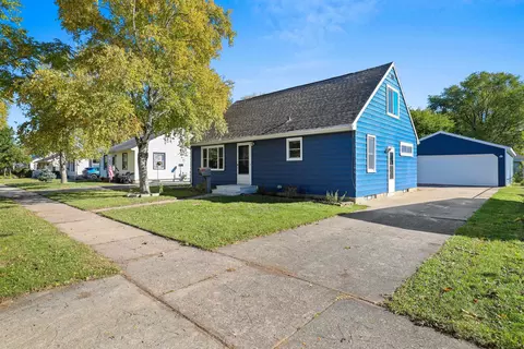 Exterior - 1408 N Wayne St, Appleton, WI 54911 photo 5 of 12