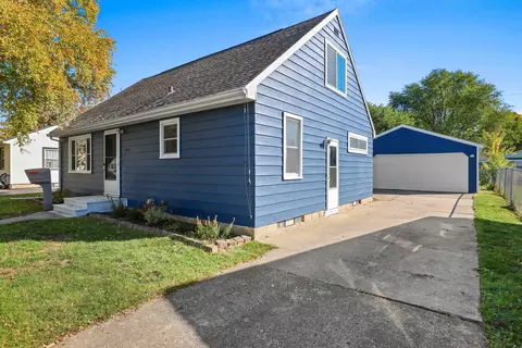 Exterior - 1408 N Wayne St, Appleton, WI 54911 photo 4 of 12