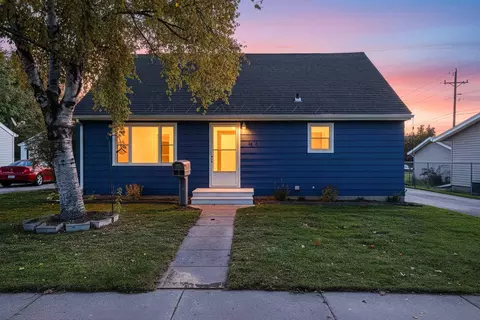 Exterior - 1408 N Wayne St, Appleton, WI 54911 photo 1 of 12