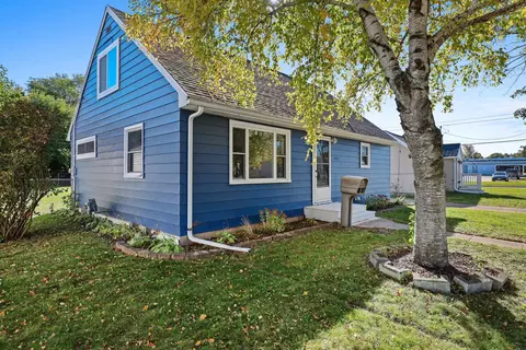 Exterior - 1408 N Wayne St, Appleton, WI 54911 photo 7 of 12