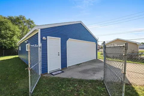 Exterior - 1408 N Wayne St, Appleton, WI 54911 photo 11 of 12