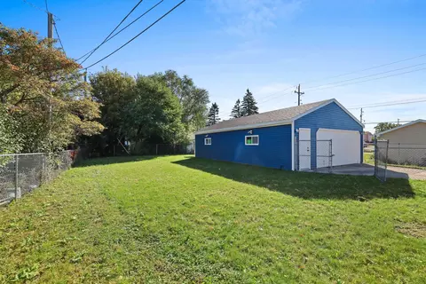 Exterior - 1408 N Wayne St, Appleton, WI 54911 photo 10 of 12
