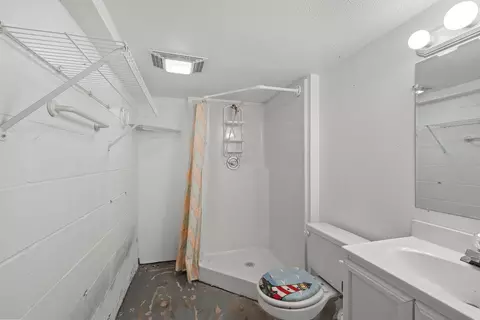 Bath - 1408 N Wayne St, Appleton, WI 54911 photo 2 of 3