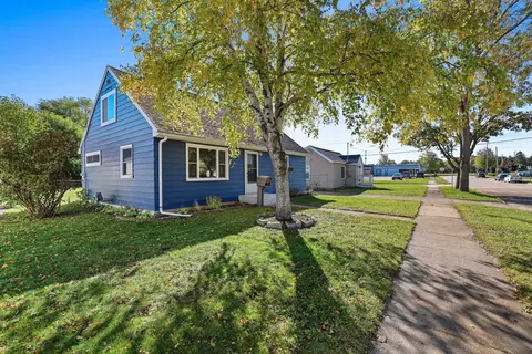Exterior - 1408 N Wayne St, Appleton, WI 54911 photo 6 of 12