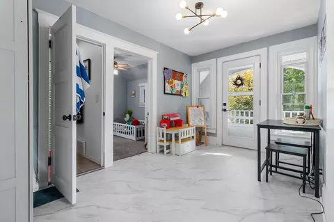 Entry Way - 826 W 4th St, Appleton, WI 54914 photo 1 of 4