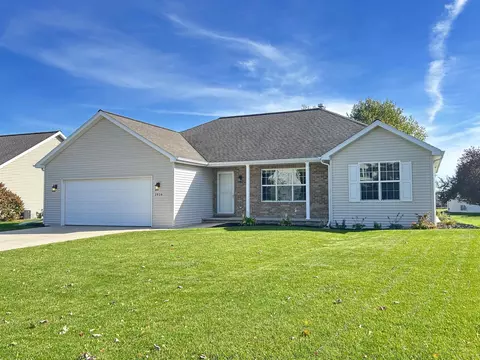 1916 Pink Dogwood Way, Green Bay, WI 54313