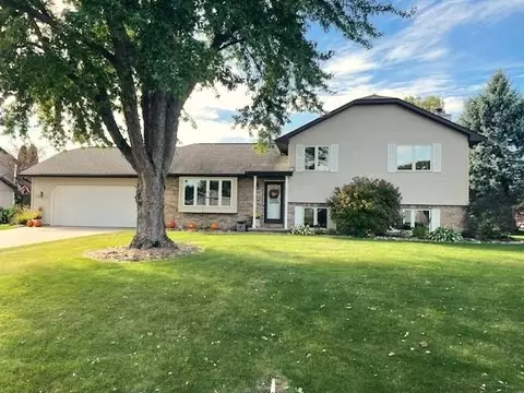 1267 Snowdon Dr, Oshkosh, WI 54904