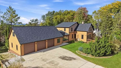 2977 Bay Settlement Rd, Green Bay, WI 54311