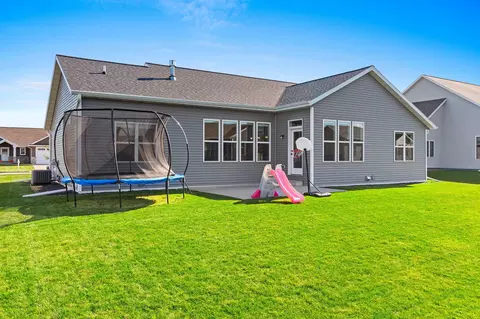 Exterior - 2985 E Bluetopaz Dr, Appleton, WI 54913 photo 3 of 8