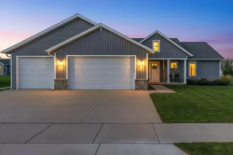 Exterior - 2985 E Bluetopaz Dr, Appleton, WI 54913 photo 8 of 8