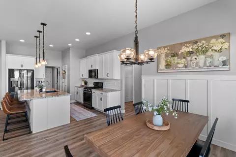 Dining - 2985 E Bluetopaz Dr, Appleton, WI 54913 photo 3 of 4
