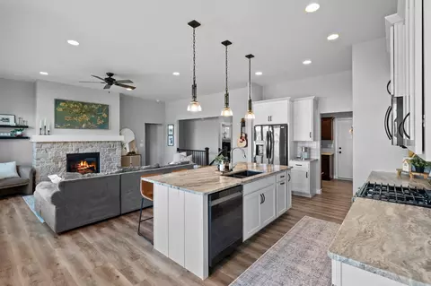 Kitchen - 2985 E Bluetopaz Dr, Appleton, WI 54913 photo 3 of 7