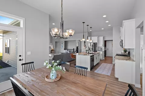 Dining - 2985 E Bluetopaz Dr, Appleton, WI 54913 photo 4 of 4