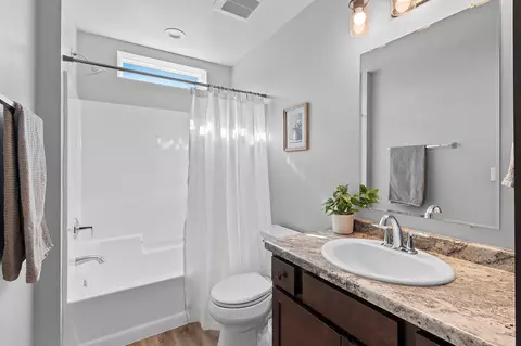 Bath - 2985 E Bluetopaz Dr, Appleton, WI 54913 photo 1 of 2
