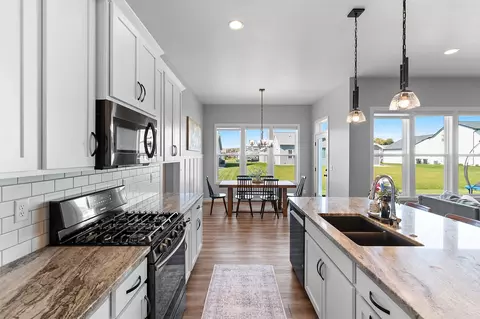 Kitchen - 2985 E Bluetopaz Dr, Appleton, WI 54913 photo 6 of 7