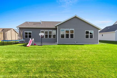 Exterior - 2985 E Bluetopaz Dr, Appleton, WI 54913 photo 4 of 8
