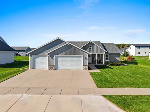 Exterior - 2985 E Bluetopaz Dr, Appleton, WI 54913 photo 7 of 8