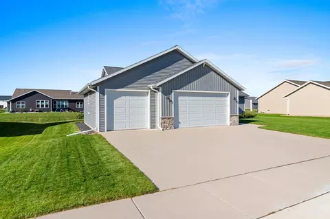Exterior - 2985 E Bluetopaz Dr, Appleton, WI 54913 photo 6 of 8