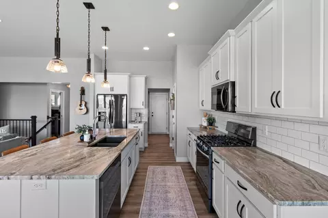 Kitchen - 2985 E Bluetopaz Dr, Appleton, WI 54913 photo 7 of 7
