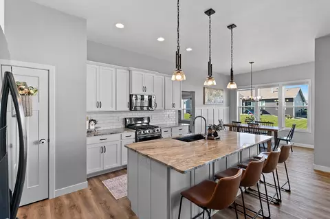 Kitchen - 2985 E Bluetopaz Dr, Appleton, WI 54913 photo 2 of 7