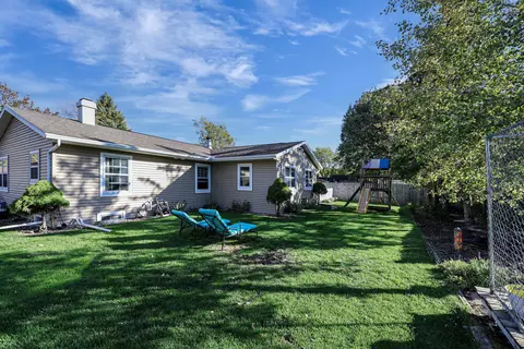 Exterior - 925 S Covenant Ln, Appleton, WI 54915 photo 5 of 6