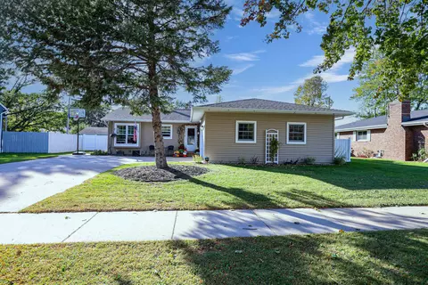 Exterior - 925 S Covenant Ln, Appleton, WI 54915 photo 1 of 6