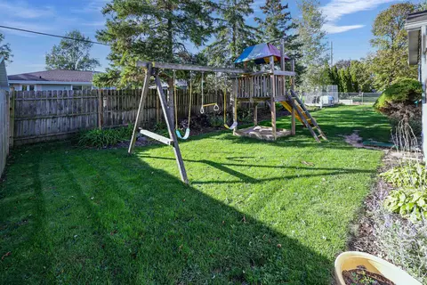 Exterior - 925 S Covenant Ln, Appleton, WI 54915 photo 4 of 6