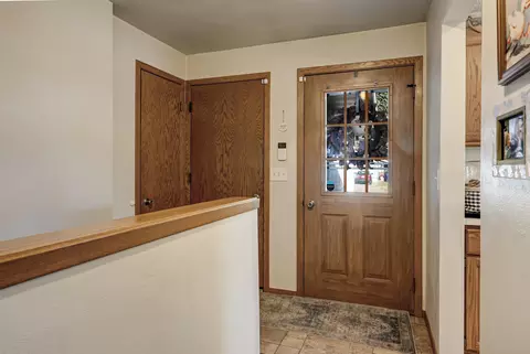 Entry Way - 925 S Covenant Ln, Appleton, WI 54915 photo 2 of 3