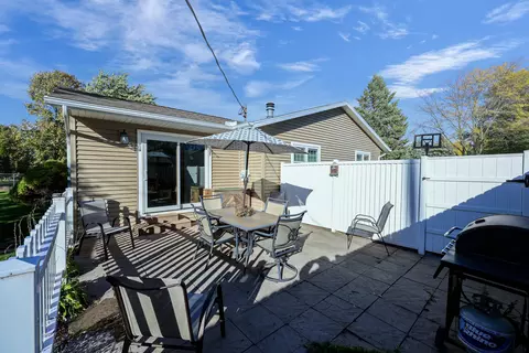 Exterior - 925 S Covenant Ln, Appleton, WI 54915 photo 2 of 6