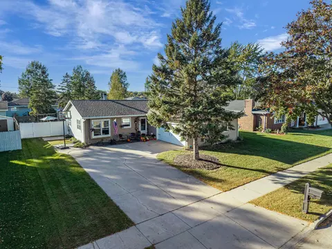 View/Area - 925 S Covenant Ln, Appleton, WI 54915 photo 2 of 15