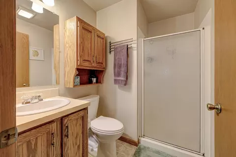 Bath - 925 S Covenant Ln, Appleton, WI 54915 photo 2 of 2