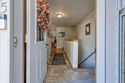 Entry Way - 925 S Covenant Ln, Appleton, WI 54915 photo 1 of 3