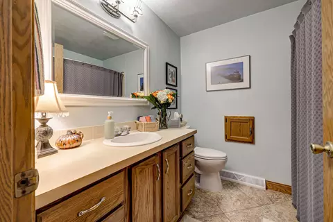 Bath - 925 S Covenant Ln, Appleton, WI 54915 photo 1 of 2