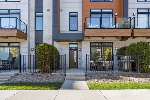 1083 Brookwood Dr, Ashwaubenon, WI 54304